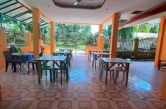 Jessa's 5 Guests House